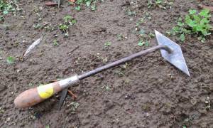 Diamond hoe from Red Pig Garden Tools. The name Red Pig Garden Tools is a registered trademark of R.Z and R.K. Denman, Boring, Oregon 97009